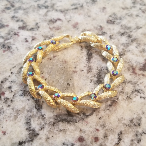Vintage Jewelry - Gold Braid Bracelet